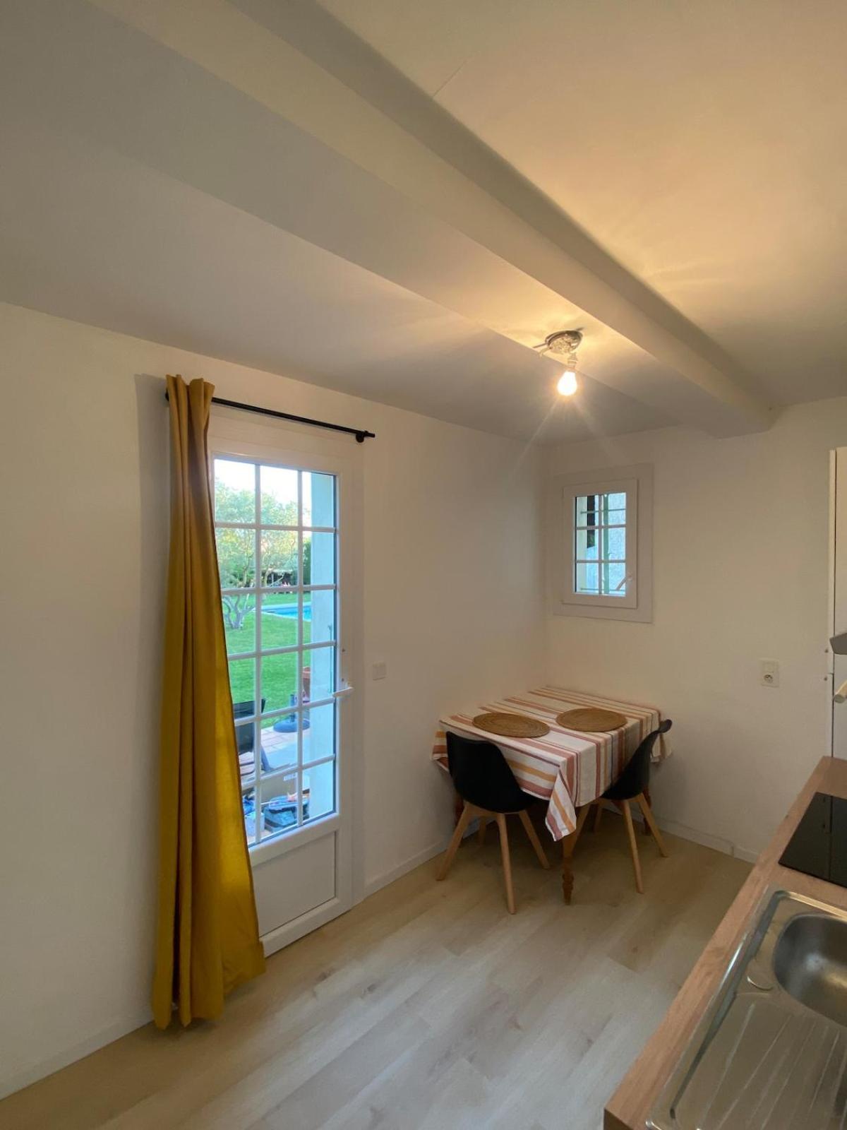Studio En Provence Avec Piscine La Barben 外观 照片