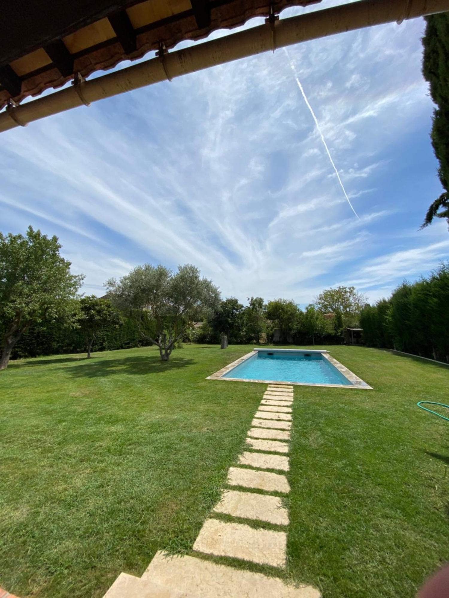 Studio En Provence Avec Piscine La Barben 外观 照片