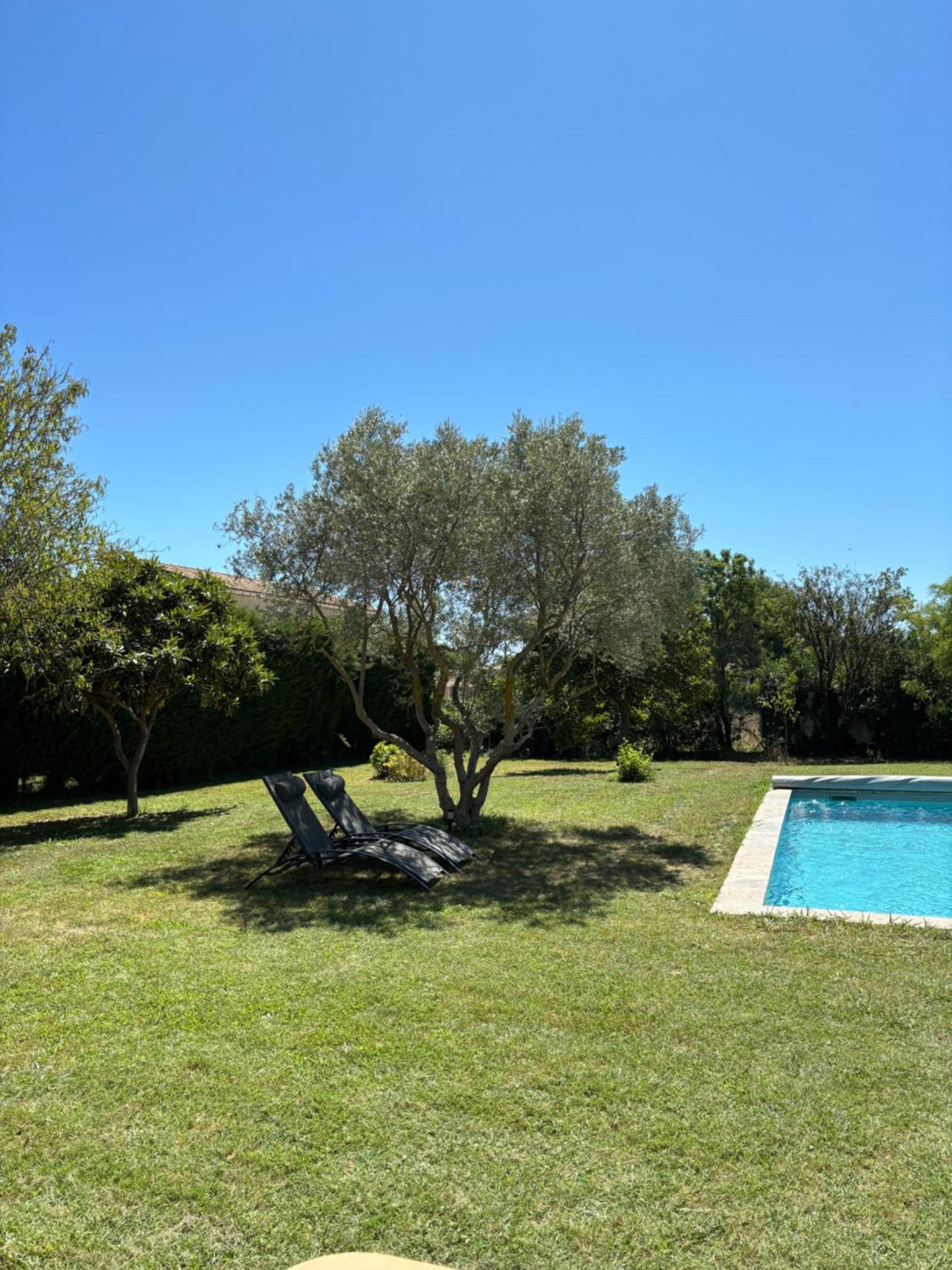 Studio En Provence Avec Piscine La Barben 外观 照片